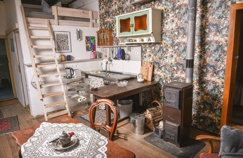Hildburghausen Apartment | Sleep like in a fairy tale - group accommodation for 10 people in Weitersroda Castle