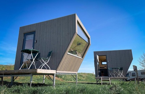 Kuhndorf House | Sleep Space 2 - Green Tiny Spot Dolmar