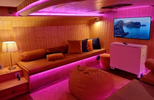 Campanha Boat Rental | SLEEPBOAT Golden Life