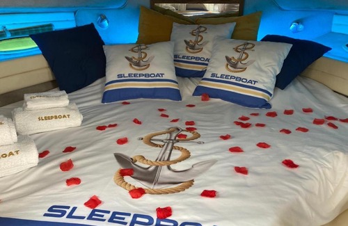 Campanha Boat Rental | SLEEPBOAT YACHT