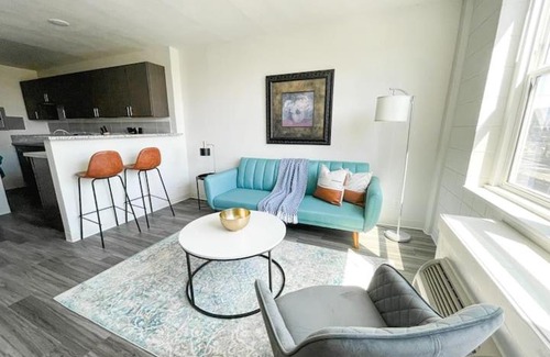Corryville Apartment | Sleepover Downtown Cincinnati 1BD 1BA Apartments