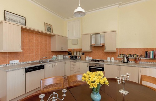 Gifford House | Sleeps 10, near Royal Mile, beautiful house
