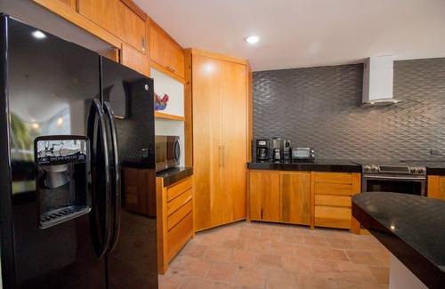 Santa Maria Huatulco House | Sleeps 10 OceanFront Surfing Bocana Beach Villa NenaRubio pool.NEW STARLINK WiFi