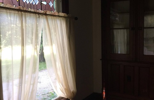 Dexter House | Sleeps 12…. 5 beds and a sofa sleeper. 20 min from West Des Moines.