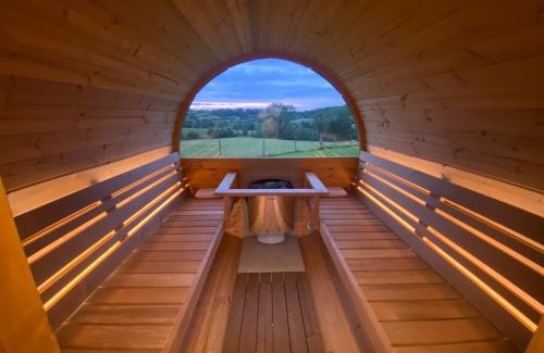 Enniskillen House | Sleeps 12 Hot Tub Sauna Cinema Pets Welcome