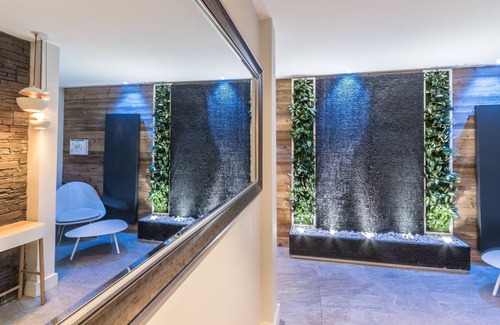 Arc-2000 Cottage | Sleeps 14 guests in 7 bedrooms