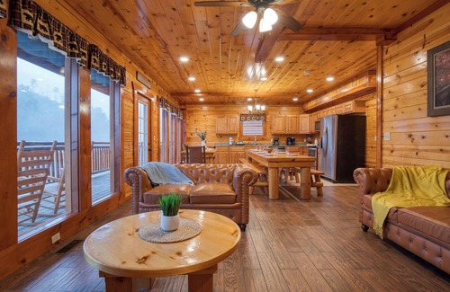 Pigeon Forge House | Sleeps 28 | Indoor Pool, Theater, Game Room, Hot Tub, Views | Marco Polo Lodge