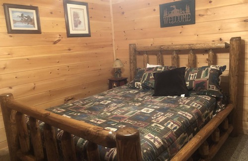Purlear House | Sleeps 6! Private Suite NC Mountain views of Blue Ridge Parkway