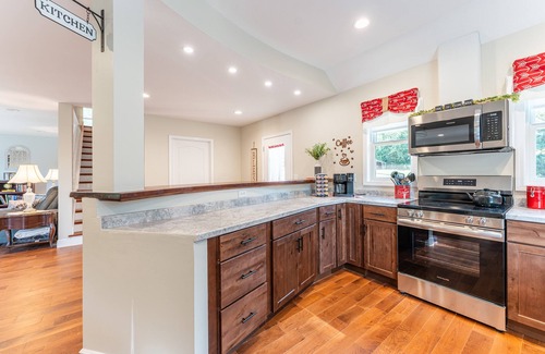 Elkton Cabin | Sleeps 6, Rural, Peaceful, Homey