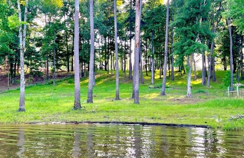 Etoile Villa | SLEEPS SIX - Rent Entire WATERFRONT Cabin #2