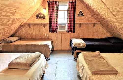 Hico Hotel | Sleeps up to 8, kitchenette, full bathroom, air conditioned/heated, free WiFi