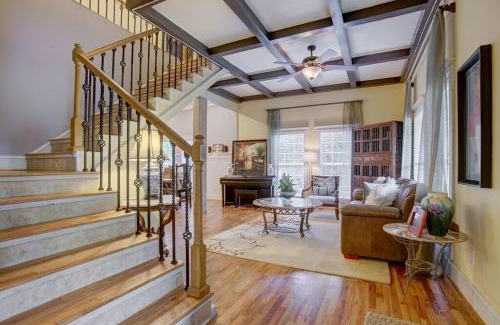 East Side House | Sleeps16, 11-Person Swim-Spa, 75" TV 4 Movie Nights, Spacious Home, Close To Downtown, Beltline, And Walk To Restaurants, 2-Person Bathroom Jacuzzi, Ping Pong