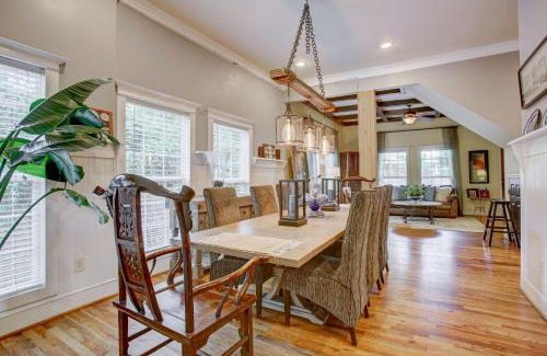 East Side House | Sleeps16, 11-Person Swim-Spa, 75" TV 4 Movie Nights, Spacious Home, Close To Downtown, Beltline, And Walk To Restaurants, 2-Person Bathroom Jacuzzi, Ping Pong