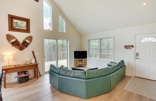 Athens House | Sleepy Hollow Lake Home with Deck, Pool Access!