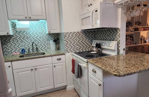 Cape Caneveral Beach Gardens Condo | Slice of Paradise, 1 bedroom, walk to the beach!