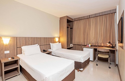 Jardim das Americas Hotel | SLIM Curitiba Av. das Torres