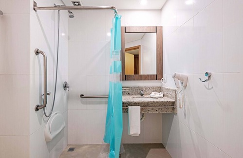 Jardim das Americas Hotel | SLIM Curitiba Av. das Torres