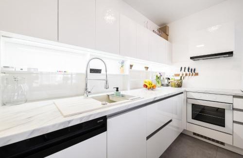 Hruba Borsa Villa | Slnečný dom pri jazere