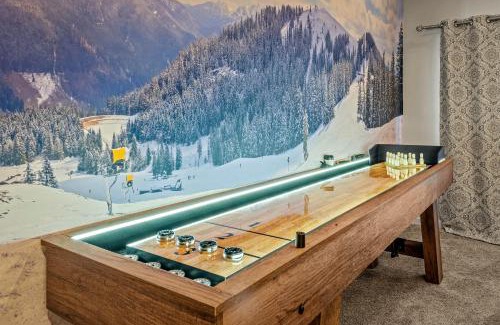 Village at Camelback House | Slopeside Escape by AvantStay Walk to Ski Lifts Arcade Games Shuffleboard
