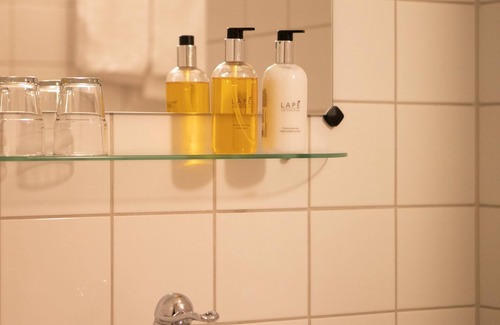 Huskvarna House | Slottsparken Motel