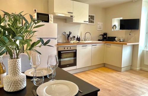 Amplepuis Apartment | Slow mood -Signature apartment