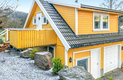 Sokndal Apartment | Small, beautiful holiday apartment 50 metres from the river Sokno.