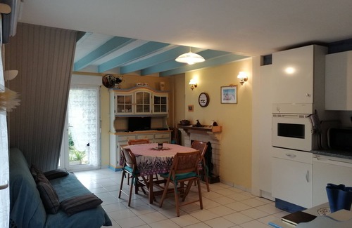 Saint-Epain Cottage | Small corner for sinners and hikers, calm relaxation in the country.