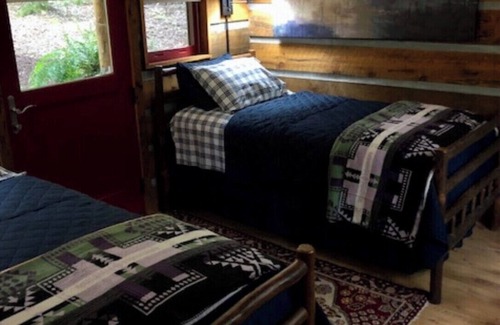 Clayton House | Small cozy log cabin sleeps two, where nature abounds near the Tallulah River