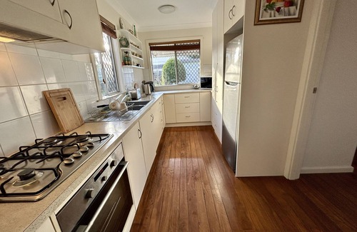 Forster House | Small cute comfy home. Private and close to town and lake.