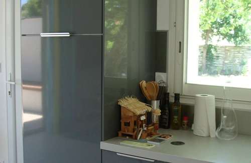 Pessac House | SMALL EXOTIC CORNER FACING POOL, SECURE PARKING