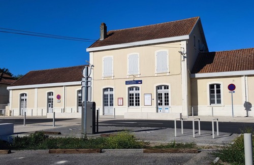 Chateauneuf-sur-Charente House | Small spare room, city center