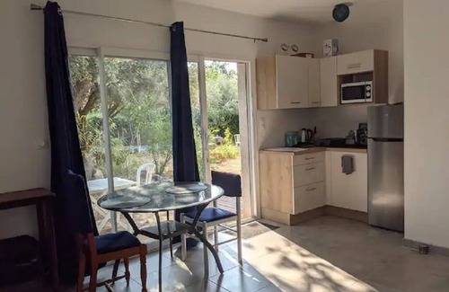 Garrigues-Sainte-Eulalie Apartment | Small house with private garden near Uzès.