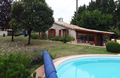 Lauzerte House | Small independent house with pool