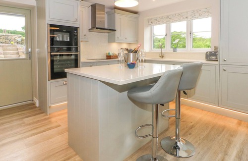 Endon Cottage | SMALL LANE COTTAGE, family friendly, with hot tub in Endon