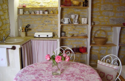 Cazals Apartment | Small studio for 2 in the gorges of the Aveyron