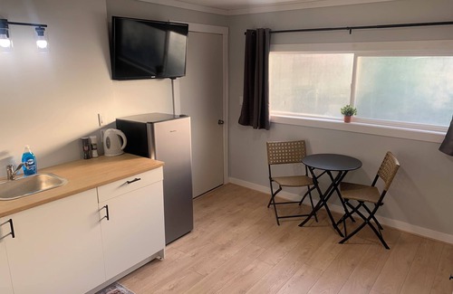 Williams Lake Apartment | Small Stylish Studio Suite