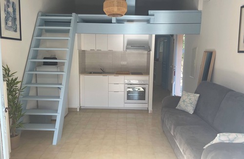 Solaro House | Small villa for 4 with enclosed garden and beach on foot