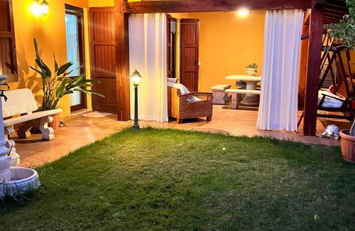 Capoterra House | Small villa with garden on three sides
