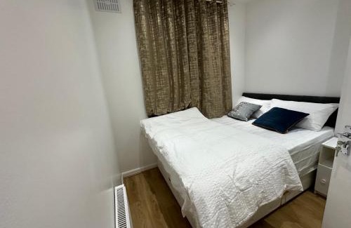 Downham House | Smart Cosy/Small Double Room in Oakridge Road Bromley