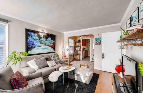 Southeastern Sacramento House | Smart Eclectic ART HOUSE near the beat