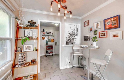 Southeastern Sacramento House | Smart Eclectic ART HOUSE near the beat