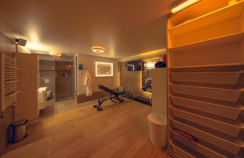 Innri-Njarthvik Apartment | Smart Luxury - Private Gym, Hot Tub & Sauna