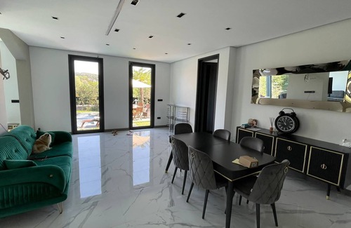 Zekeriyakoy Villa | Smart Modern Villa 6 BR 5BTH HUGE