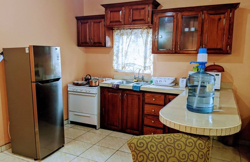 Kingston Apartment | Smile Orange 2 Bedroom Apartment Centrally Located