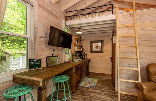 Crane Hill Cottage | Smith Lake Fish Camp