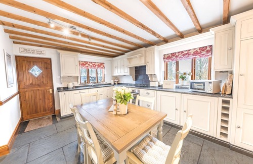 Hawkshead Cottage | Smithy Cottage - sleeps 6, dog friendly, central in Hawkshead with parking
