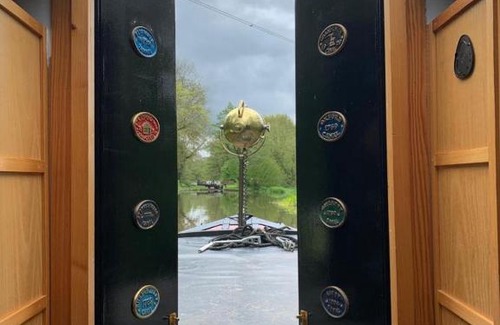 Little Witcombe Boat Rental | Smoke (Rowington Narrowboats)