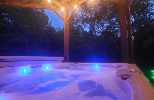 Murphy House | Smoky Mountain Cabin - HOT TUB - Fire Pit