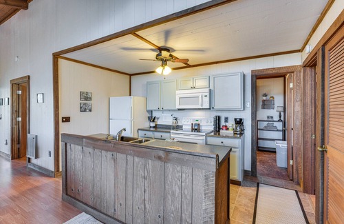 Andrews Cabin | Smoky Mountain Cabin w/Fire Pit & Stunning Views!
