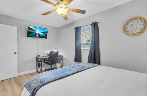Sandalwood House | SMV Cute Jacksonville Bungalow Central